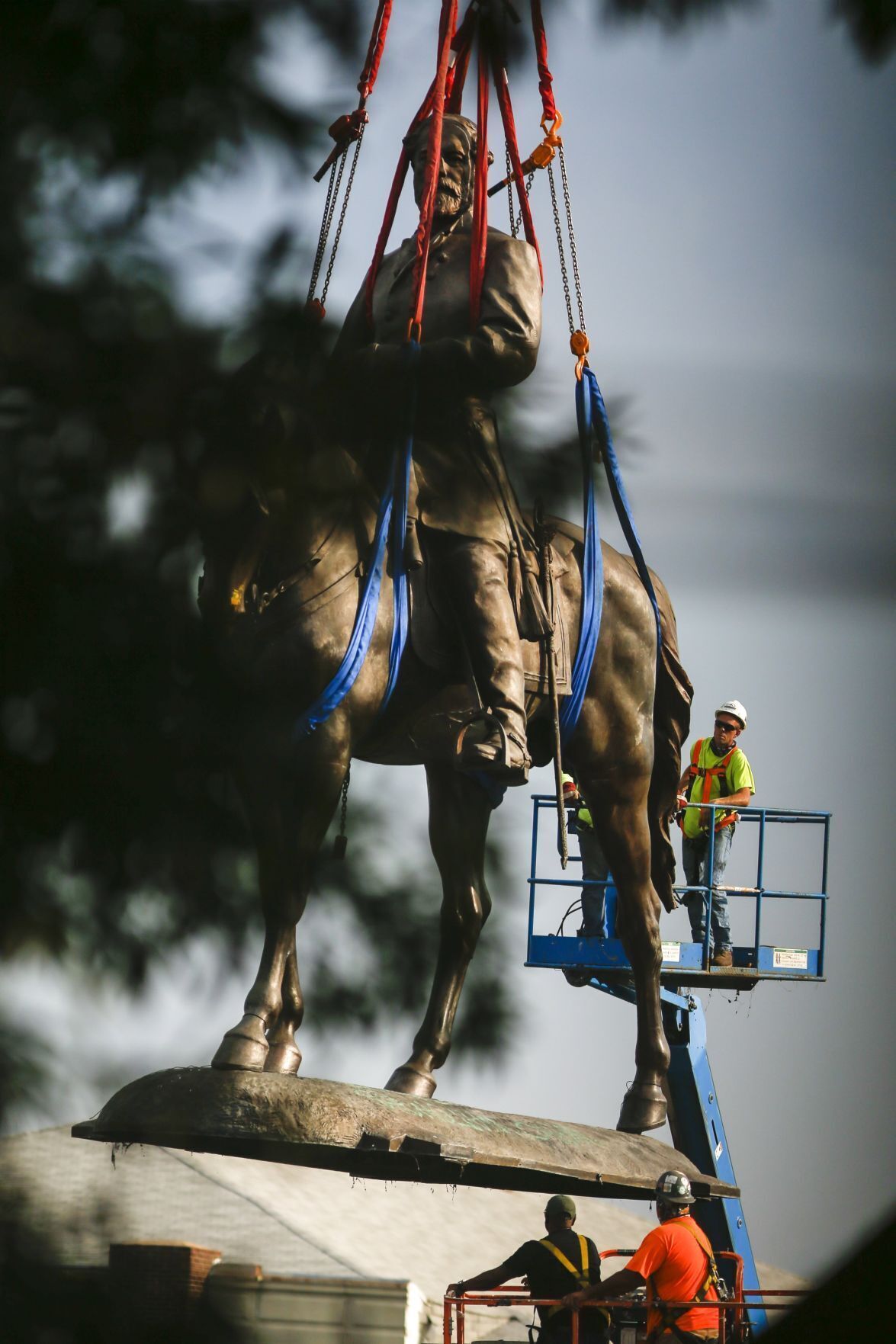 20210908_MET_STATUE